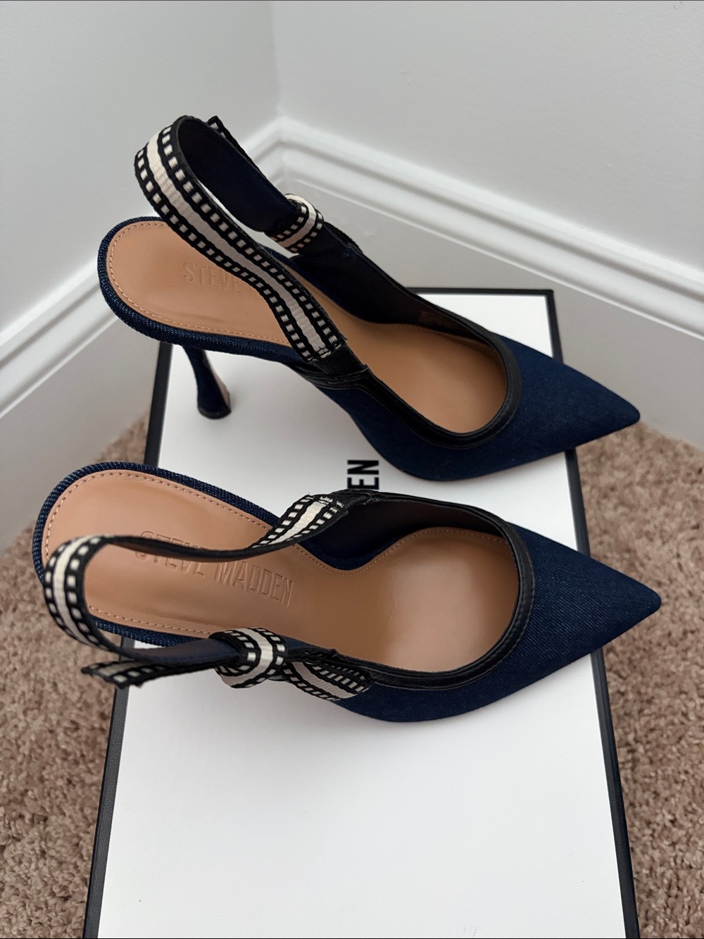 Steve Madden Navy Pointed Slingback Heels with Contrast Strap - Picture 2 of 4